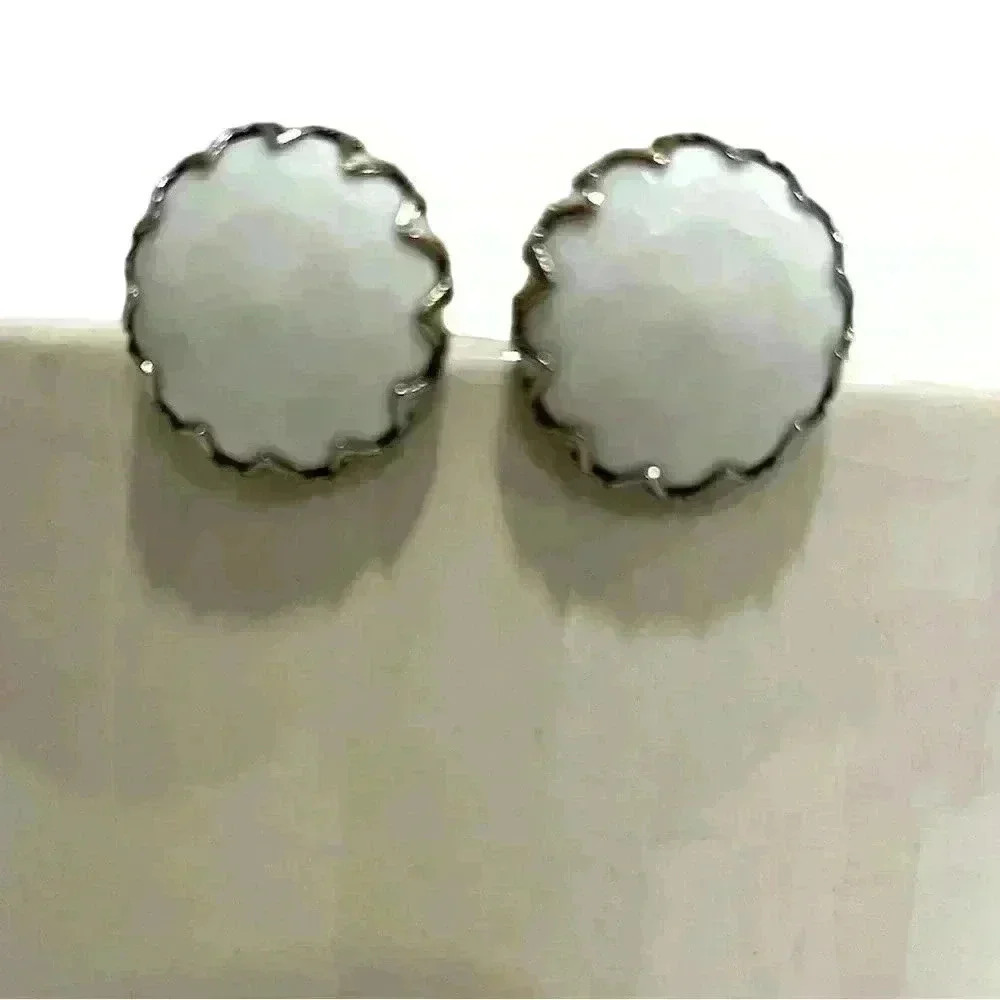 Clip earrings